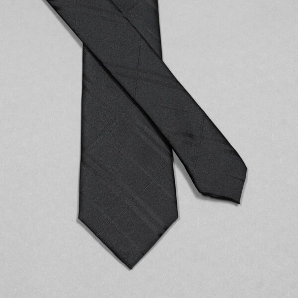 corbata negra estructura labrada marca buckle cl sico 149849 261782 2