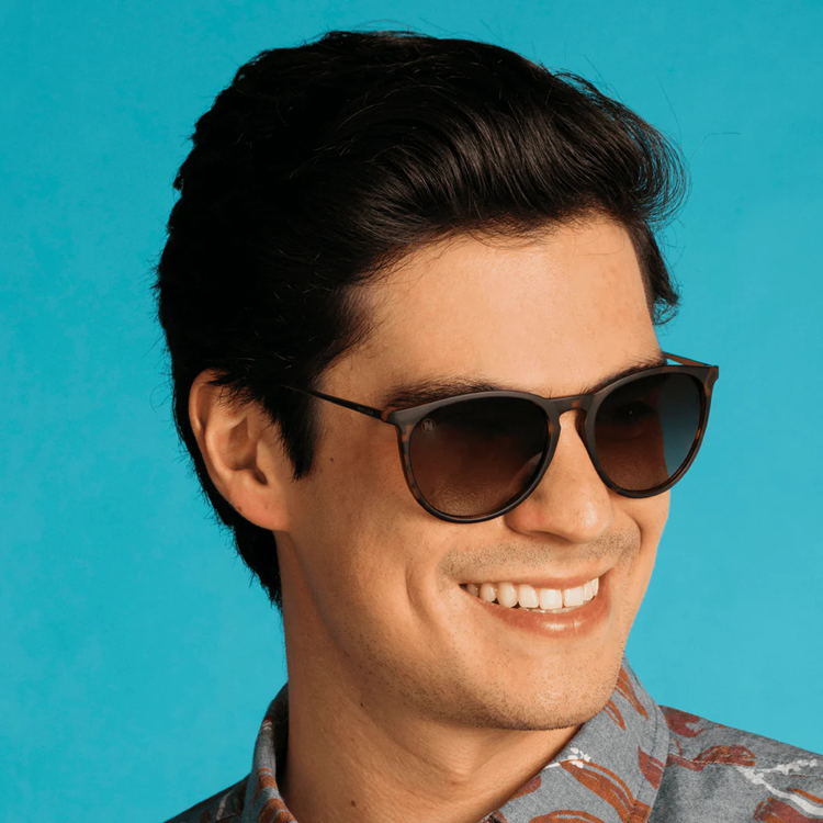 lentes negro estilo cosmopolitan marca holler cl sico 143490 NEGRO 1