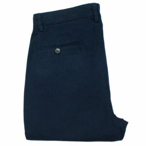 pantalon azul con detalles en bolsa con bies y boton trasero marca emporium casual slim 124496 247248 1