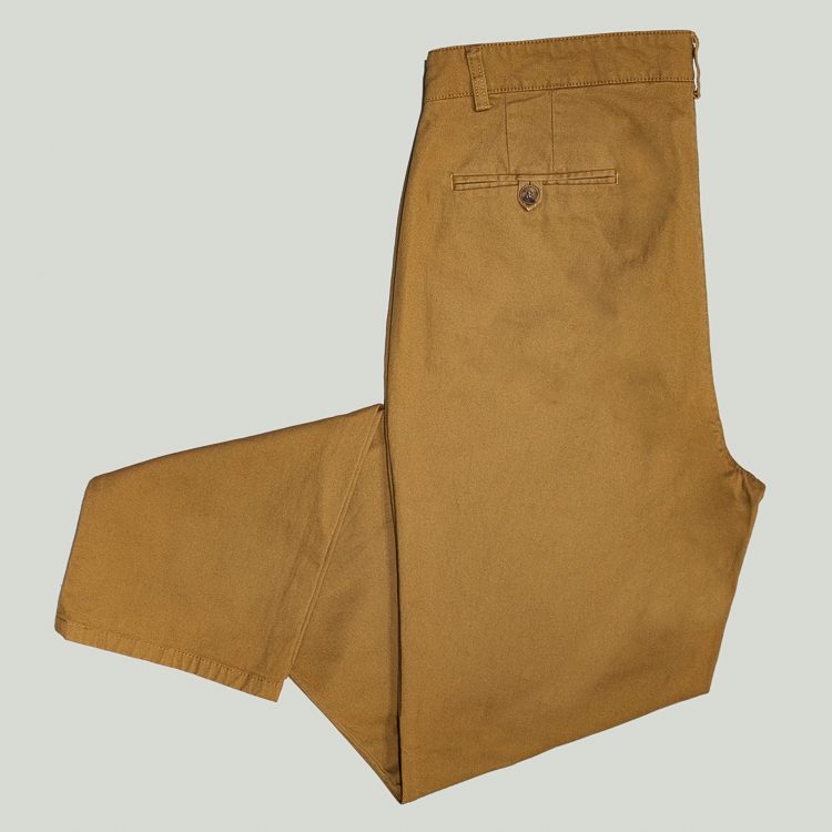 Pantalón beige con detalles en bolsa con bies y botón trasero marca Emporium Casual Slim | 124485