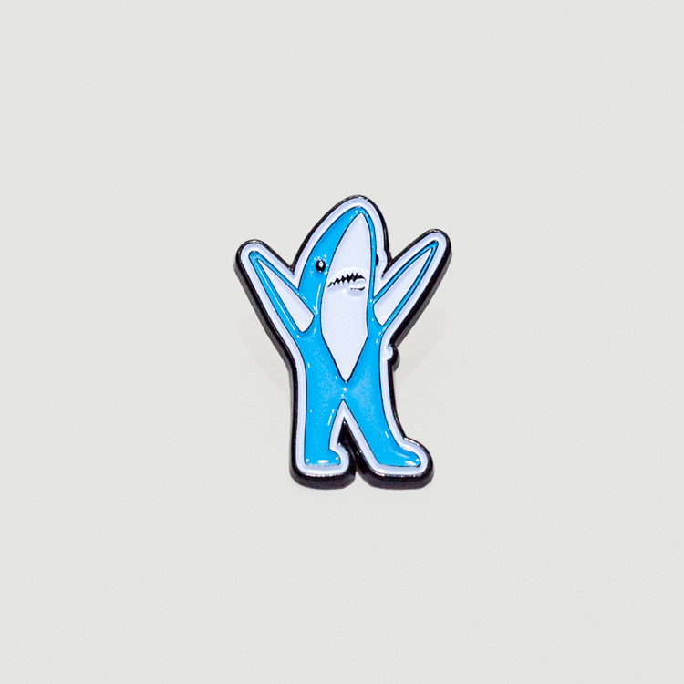 Pin celeste diseño Tiburón marca Pinusual clásico | 136160
