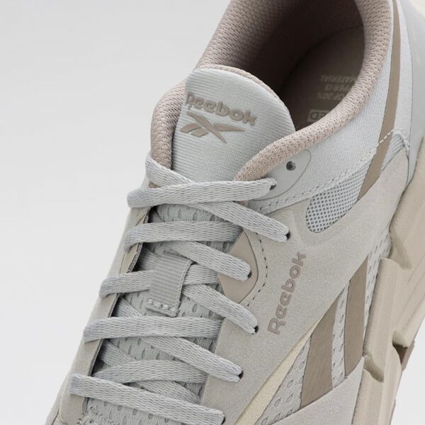 sneakers beige estilo 100074661 marca reebok cl sico 157788 311494 3